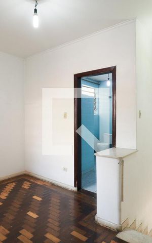 Casa para alugar com 380m², 3 quartos e 4 vagasEscada