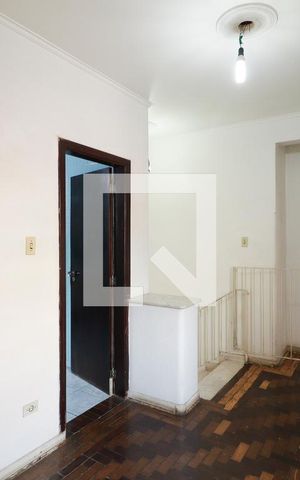 Casa para alugar com 380m², 3 quartos e 4 vagasEscada