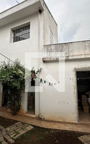 Casa à venda com 300m², 2 quartos e 1 vagaÁrea externa
