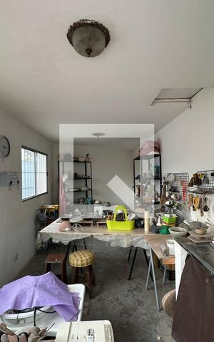 Casa à venda com 300m², 2 quartos e 1 vagaQuarto Edícula