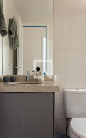 Apartamento para alugar com 57m², 2 quartos e 2 vagas Apartamento para alugar com 57m², 2 quartos e 2 vagasBanheiro