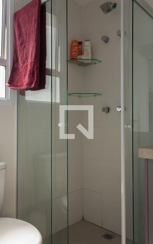 Apartamento para alugar com 57m², 2 quartos e 2 vagas Apartamento para alugar com 57m², 2 quartos e 2 vagasBanheiro da Suíte 1