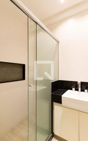 Apartamento para alugar com 96m², 2 quartos e 2 vagas Apartamento para alugar com 96m², 2 quartos e 2 vagasDetalhe do banheiro da suíte 2