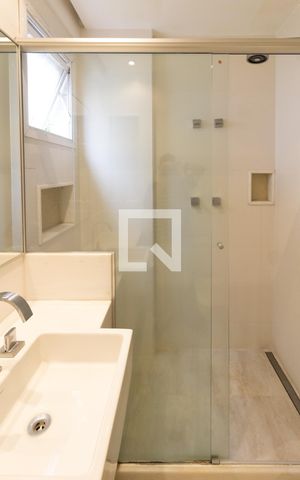 Apartamento para alugar com 96m², 2 quartos e 2 vagas Apartamento para alugar com 96m², 2 quartos e 2 vagasDetalhe do banheiro da suíte 1