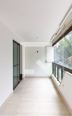 Apartamento para alugar com 96m², 2 quartos e 2 vagas Apartamento para alugar com 96m², 2 quartos e 2 vagasVaranda