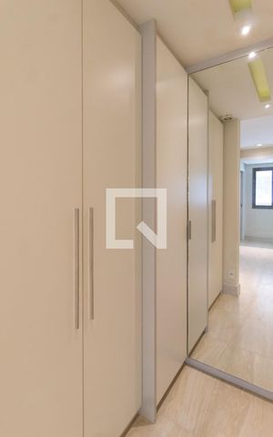 Apartamento para alugar com 96m², 2 quartos e 2 vagas Apartamento para alugar com 96m², 2 quartos e 2 vagasCloset da suíte 2