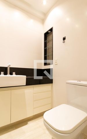 Apartamento para alugar com 96m², 2 quartos e 2 vagas Apartamento para alugar com 96m², 2 quartos e 2 vagasDetalhe do banheiro da suíte 2