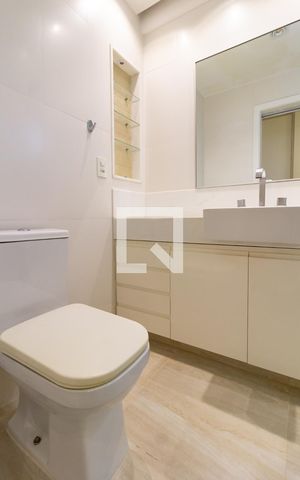 Apartamento para alugar com 96m², 2 quartos e 2 vagas Apartamento para alugar com 96m², 2 quartos e 2 vagasDetalhe do banheiro da suíte 1