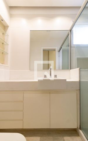 Apartamento para alugar com 96m², 2 quartos e 2 vagas Apartamento para alugar com 96m², 2 quartos e 2 vagasBanheiro da suíte 1