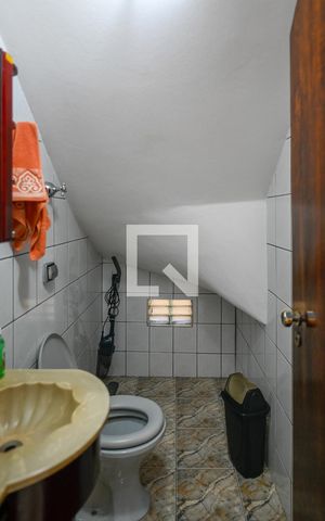 Casa à venda com 216m², 3 quartos e 2 vagas Casa à venda com 216m², 3 quartos e 2 vagasLavabo
