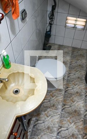 Casa à venda com 216m², 3 quartos e 2 vagas Casa à venda com 216m², 3 quartos e 2 vagasLavabo