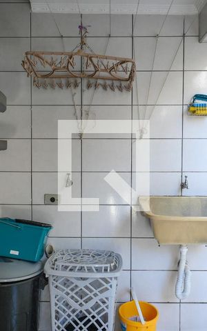 Casa à venda com 216m², 3 quartos e 2 vagas Casa à venda com 216m², 3 quartos e 2 vagasQuintal/Serviço