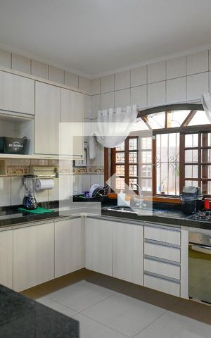 Casa à venda com 216m², 3 quartos e 2 vagas Casa à venda com 216m², 3 quartos e 2 vagasCozinha
