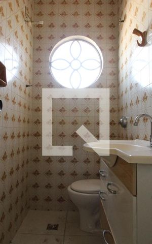 Casa à venda com 350m², 5 quartos e 2 vagasBanheiro 