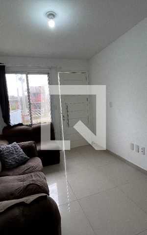 Casa à venda com 143m², 2 quartos e 2 vagas Casa à venda com 143m², 2 quartos e 2 vagasSala