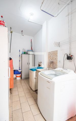 Casa à venda com 192m², 4 quartos e 2 vagas Casa à venda com 192m², 4 quartos e 2 vagasÁrea de Serviço (Casa 1)