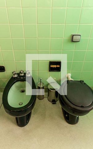 Casa à venda com 450m², 4 quartos e 5 vagas Casa à venda com 450m², 4 quartos e 5 vagasBanheiro 1