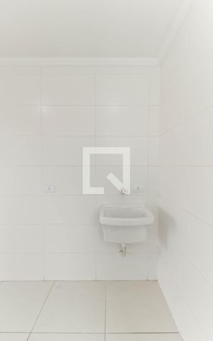 Casa para alugar com 48m², 2 quartos e 1 vagaÁrea de Serviço