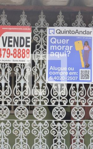 Casa à venda com 220m², 2 quartos e 2 vagasPlaquinha