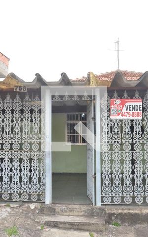 Casa à venda com 220m², 2 quartos e 2 vagasFachada