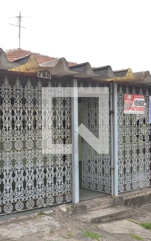 Casa à venda com 220m², 2 quartos e 2 vagasFachada