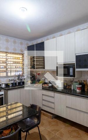 Casa à venda com 123m², 3 quartos e 2 vagas Casa à venda com 123m², 3 quartos e 2 vagasCozinha