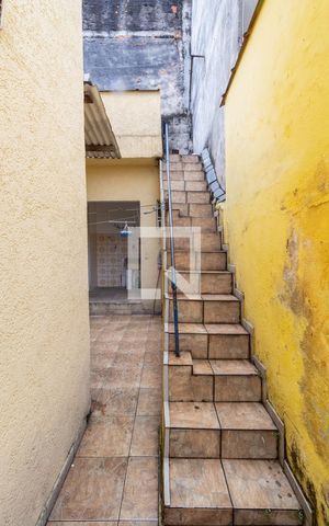 Casa à venda com 123m², 3 quartos e 2 vagas Casa à venda com 123m², 3 quartos e 2 vagasEscada