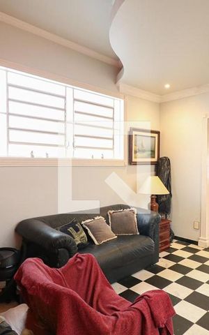 Casa à venda com 180m², 3 quartos e 2 vagas Casa à venda com 180m², 3 quartos e 2 vagasCopa