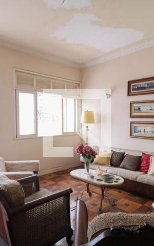 Casa à venda com 180m², 3 quartos e 2 vagas Casa à venda com 180m², 3 quartos e 2 vagasSala