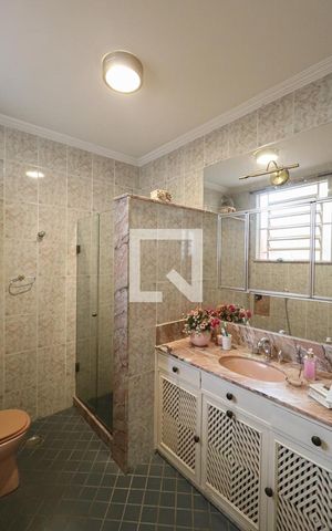 Casa à venda com 180m², 3 quartos e 2 vagas Casa à venda com 180m², 3 quartos e 2 vagasBanheiro