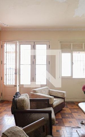 Casa à venda com 180m², 3 quartos e 2 vagas Casa à venda com 180m², 3 quartos e 2 vagasSala