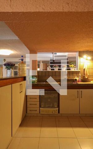 Casa à venda com 180m², 3 quartos e 2 vagas Casa à venda com 180m², 3 quartos e 2 vagasCozinha