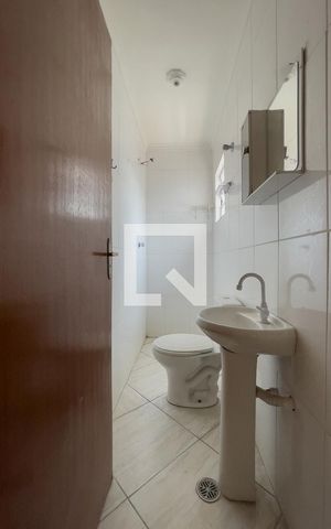 Casa de condomínio para alugar com 110m², 2 quartos e 2 vagasBanheiro