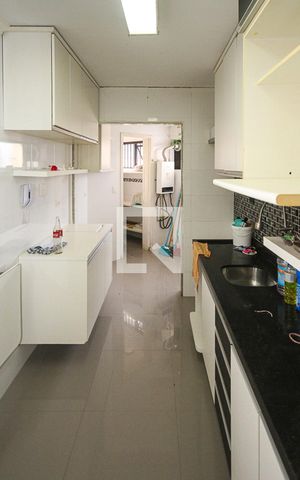 Apartamento à venda com 85m², 3 quartos e 1 vaga Apartamento à venda com 85m², 3 quartos e 1 vagaCozinha