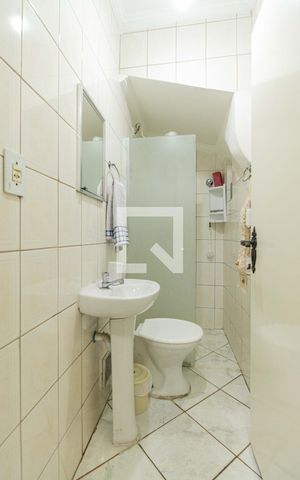 Casa à venda com 198m², 3 quartos e 5 vagas Casa à venda com 198m², 3 quartos e 5 vagasBanheiro 2