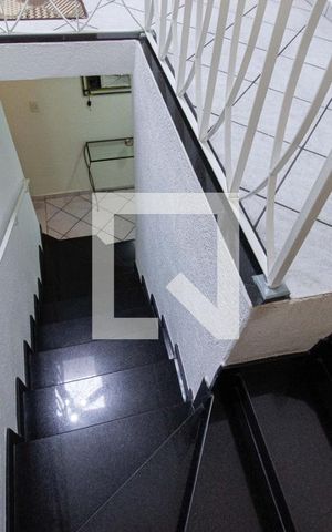 Casa à venda com 198m², 3 quartos e 5 vagas Casa à venda com 198m², 3 quartos e 5 vagasEscadas