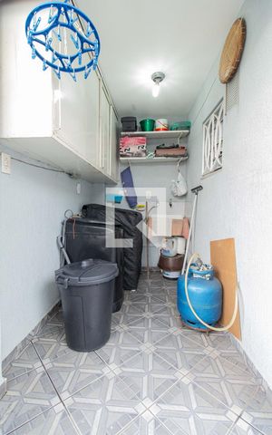 Casa à venda com 198m², 3 quartos e 5 vagas Casa à venda com 198m², 3 quartos e 5 vagasÁrea de Serviço