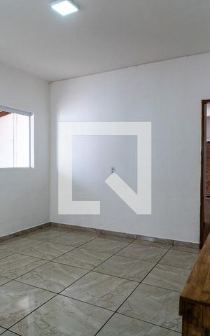 Casa para alugar com 150m², 3 quartos e 4 vagas Casa para alugar com 150m², 3 quartos e 4 vagasSala