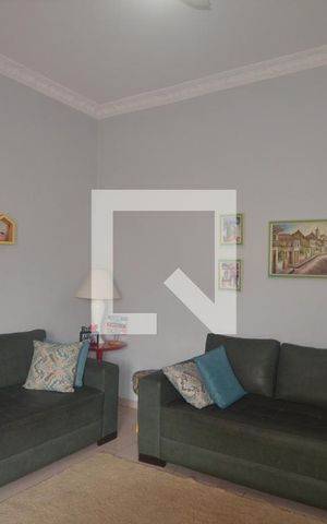 Casa à venda com 165m², 4 quartos e 2 vagasSala
