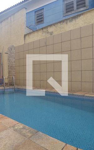 Casa à venda com 165m², 4 quartos e 2 vagasPiscina