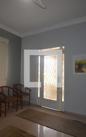 Casa à venda com 165m², 4 quartos e 2 vagasSala