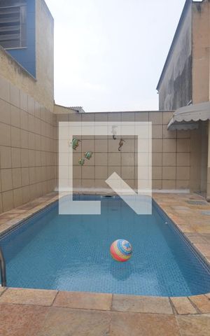 Casa à venda com 165m², 4 quartos e 2 vagasPiscina
