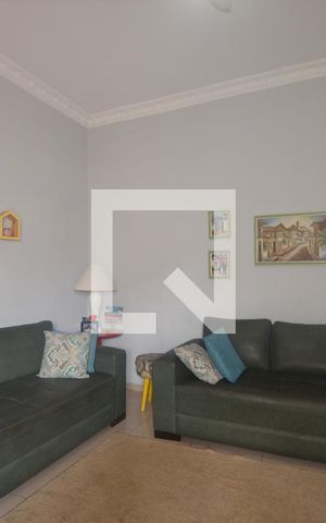 Casa à venda com 165m², 4 quartos e 2 vagasSala