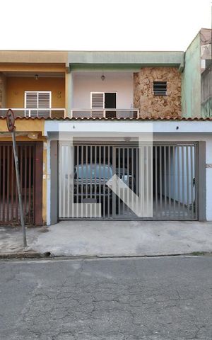 Casa à venda com 200m², 4 quartos e 4 vagasFachada