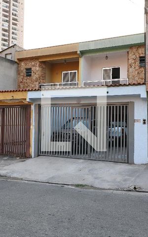 Casa à venda com 200m², 4 quartos e 4 vagasFachada