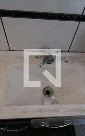 Casa à venda com 200m², 4 quartos e 4 vagasBanheiro da Suíte 2 - Pia