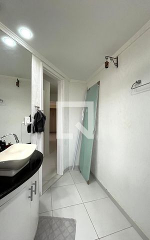 Apartamento à venda com 67m², 2 quartos e 1 vaga Apartamento à venda com 67m², 2 quartos e 1 vagaBanheiro