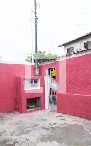 Casa para alugar com 95m², 2 quartos e 2 vagas Casa para alugar com 95m², 2 quartos e 2 vagasÁrea externa
