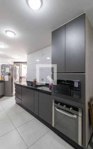 Casa à venda com 250m², 3 quartos e 2 vagas Casa à venda com 250m², 3 quartos e 2 vagasCozinha