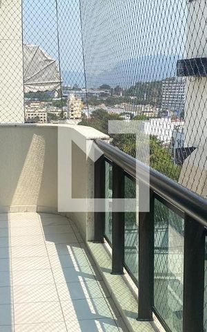 Apartamento à venda com 190m², 4 quartos e 2 vagas Apartamento à venda com 190m², 4 quartos e 2 vagasVaranda